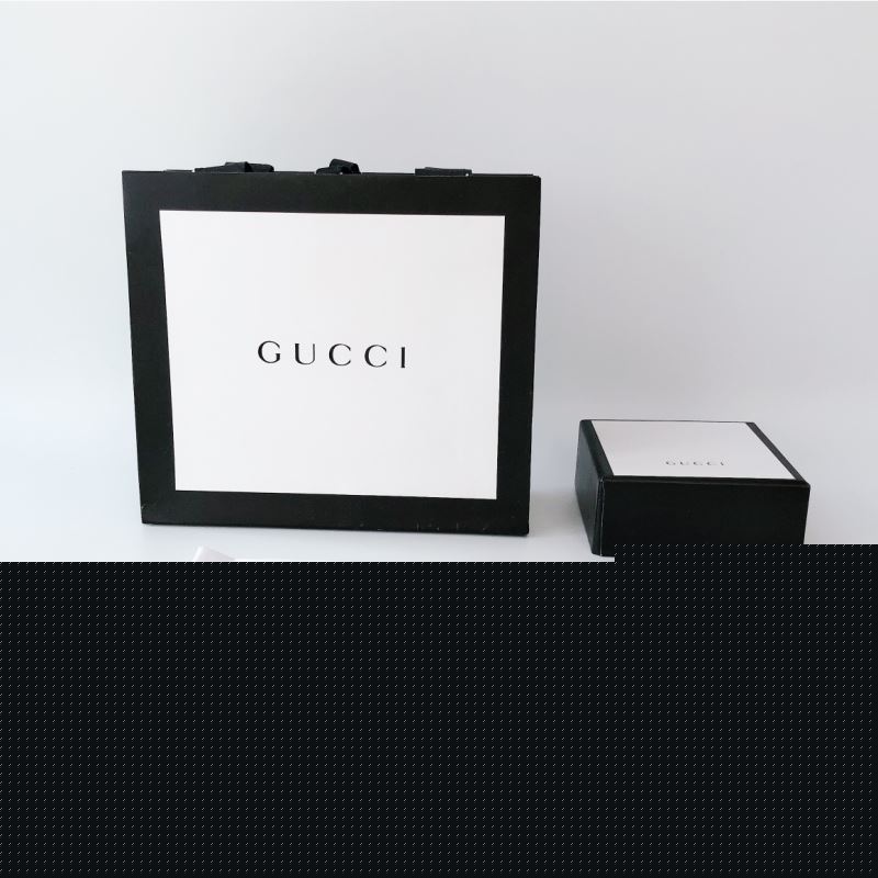 G*u*i bracelets